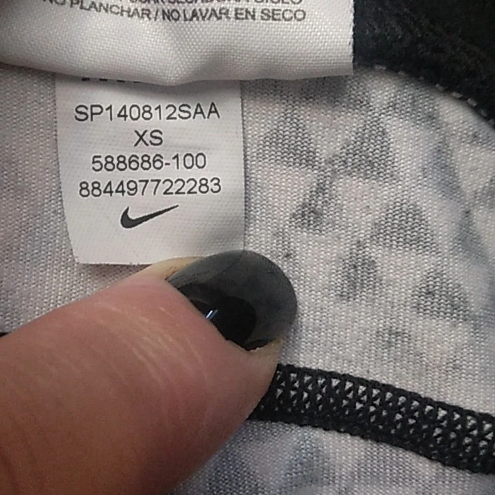 NIKE DRI-FIT NIKE RUNNING WOMENS ATHLETIC CAPRI LEGGINGS - Picture 11 of 17